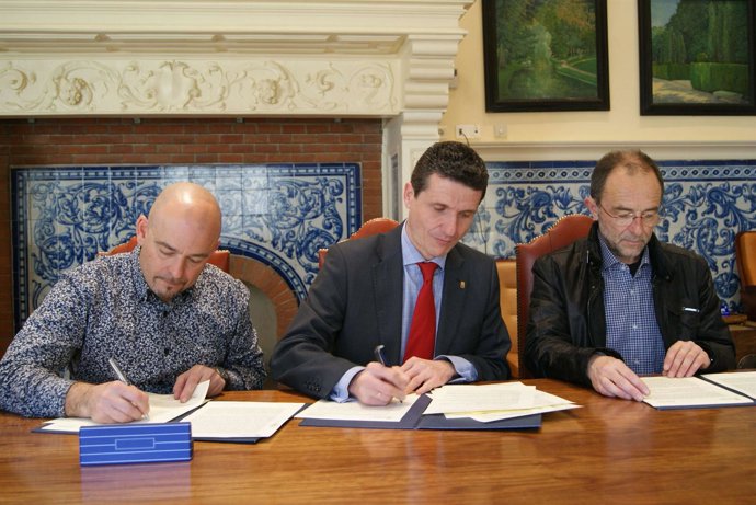 Torquemada (C) Y San Millán (I) Firman El Convenio.