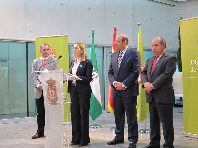 La Ministra De Fomento En Granada.