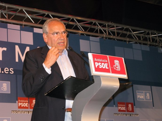 El Diputado Socialista Alfonso Guerra