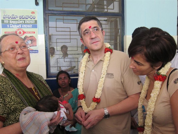 Patxi López y su esposa en India