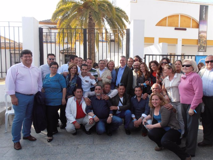 Zoido y Gallardón junto a militantes del PP en Guillena