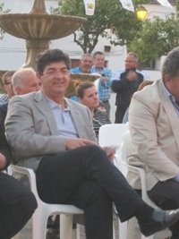 Valderas pide a los andaluces que "se miren en el espejo" y que no le den "palmada en la espalda" sino en las urnas