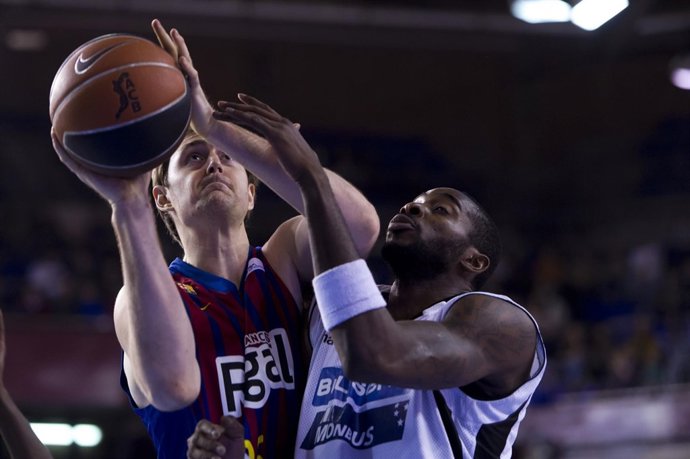 El Barcelona Líder Provisional Tras Vencer Al Blusens Monbus