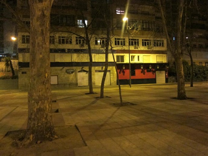 Aspecto De La Plaza De Albatros A Las 24,00 Horas De Hoy