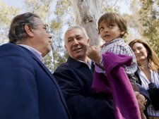 JAVIER ARENAS CON EL ALCALDE DE SEVILLA EN UTRERA