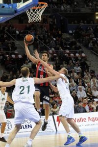 Unicaja no fue rival para el Caja Laboral