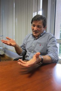 Fernández (PSOE) replica a Cascos que solo quien es "absolutamente intransigente" no quiere pactar, sino mandar