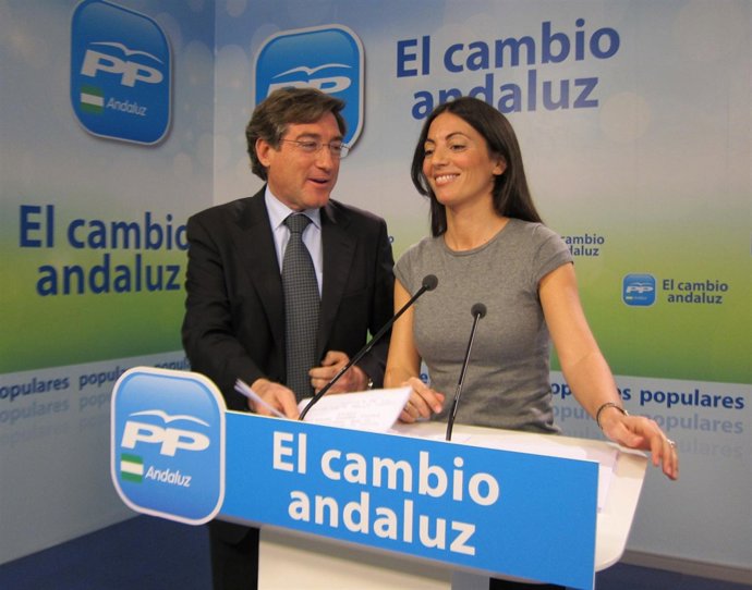La Portavoz Del PP-A, Rosario Soyo, Y El Responsable De Economía, Rafa Carmona