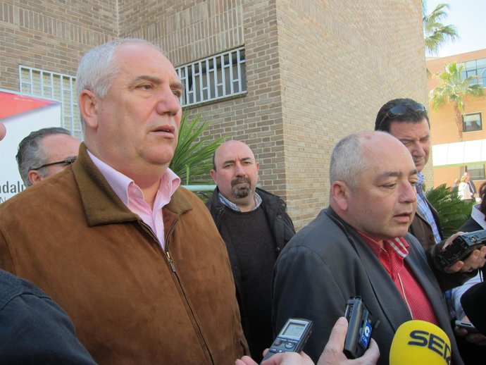 Francisco Carbonero Y Manuel Pastrana Atienden A Los Medios De Comunicación.