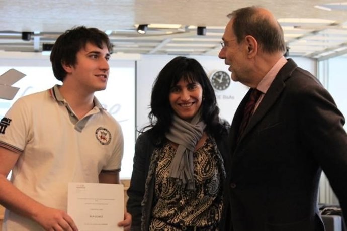 El Joven Premiado Por Su Capacidad Emprendedora