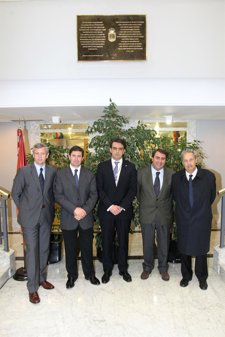 El Conselleiro Y Secretario General Del PP, Primero Por La Izquierda