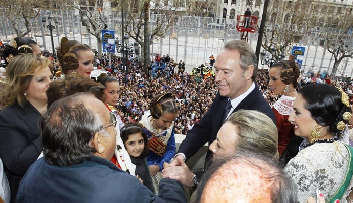 Fabra En El Balcón Del Ayuntamiento De Valencia Tras La 'Mascletà'