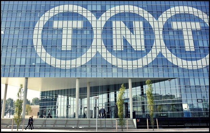 Fachada De La Compañía De Transporte Holandesa TNT