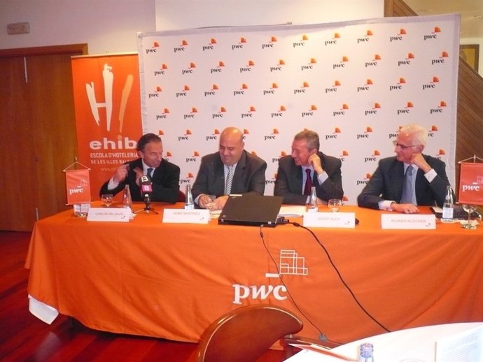 El Conseller De Turismo, Carlos Delgado