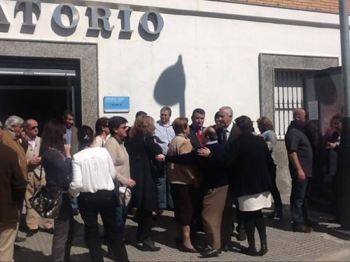 Javier Arenas Acude Al Tanatorio A Despedir A 'El Sabio De Tarifa'