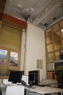Caída Falso Techo En Sala De Ordenadores 