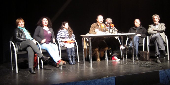 Escenarios De Sevilla Se Moviliza Contra Los Recortes Del Ayuntamiento