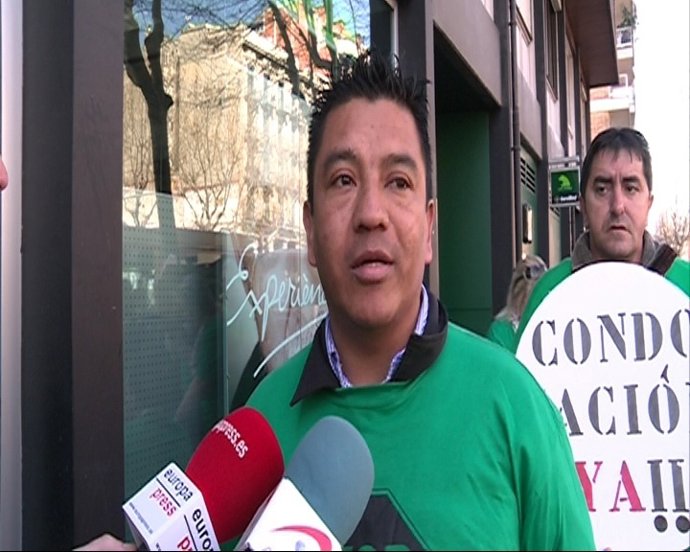 Un Colombiano De 40 Años Desempleado Acampa Por La Dación En Pago