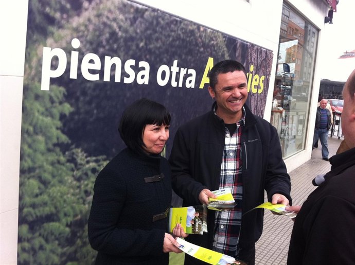 Rafael Palacios Reparte Propaganda Electoral