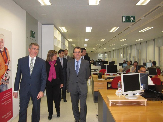 El Presidente A.Mas Y La Alcaldesa De L'hospitalet N.Marín