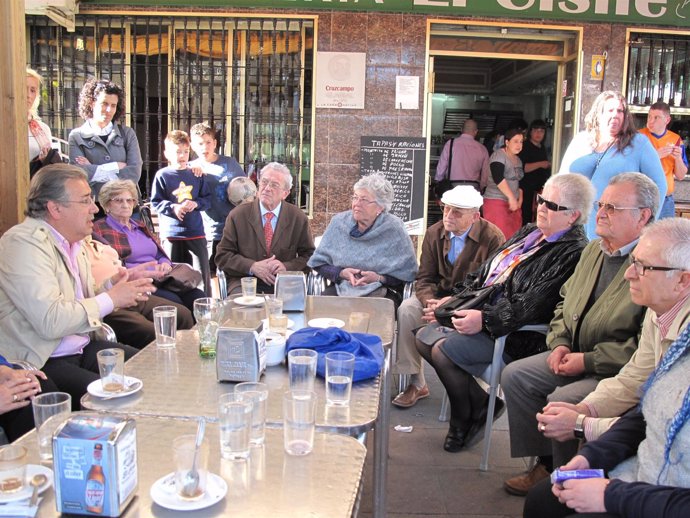 Zoido Con Mayores De Alcalá.