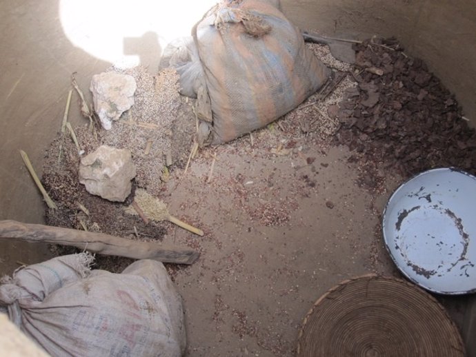 Granero Vacío En Chad. Crisis Alimentaria. Africa. Hambre