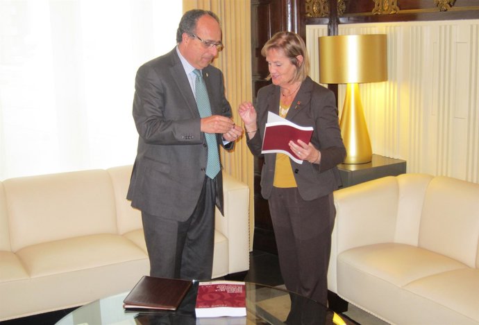 Síndico Mayor De Cuentas De Catalunya J.Amat Y Pta.Del Parlament N.De Gispert