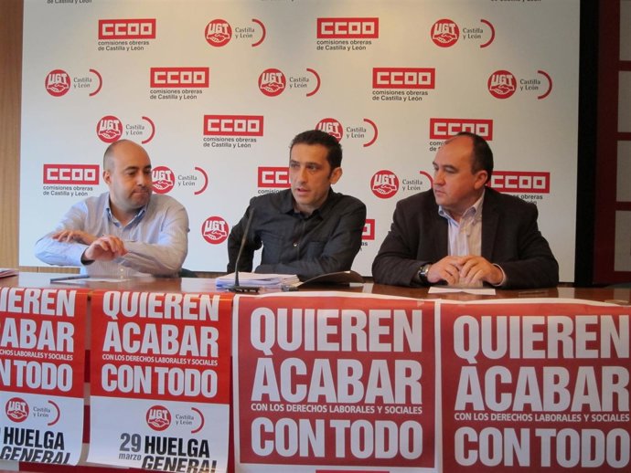De Izq. A Drcha. Óscar Lobo (UGT), Vicente Andrés (CC.OO) Y Pedro Muñoz (PSOE)