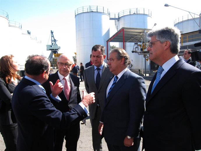 Visita Al Puerto De Cristóbal Montoro Y Juan Ignacio Zoido