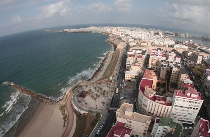 Vista De Cádiz Desde El 'Pirulí'