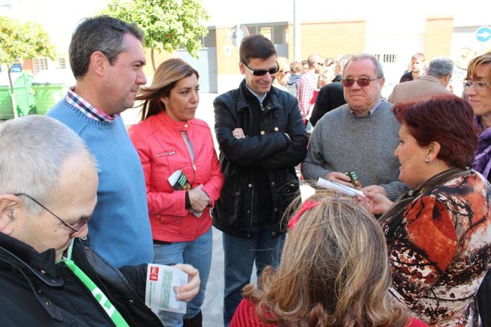 Susana Díaz Y Juan Espadas (PSOE) En Reparto De Propaganda Electoral