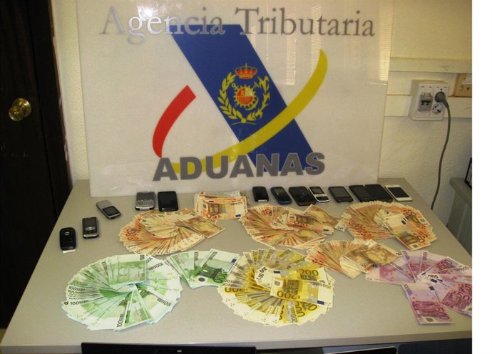 Dinero Y Móviles Incautados