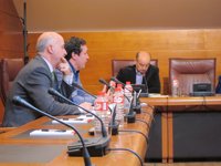 PRC avisa del "mazazo" a los ganaderos con los "recortes" de la PAC y PP censura su "irresponsabilidad"