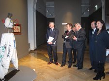 Beamonte, Serra Y Durán Visitan La Exposición De Miró En El Palacio De Sástago