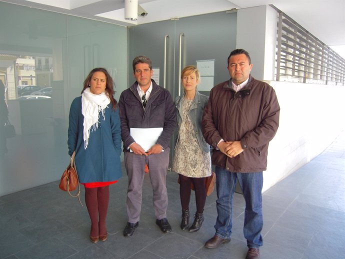 Miembros Del Equipo De Gobierno Del Ayuntamiento De Almonte En Los Juzgados. 