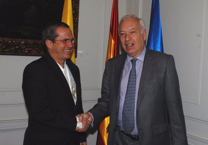 Los Ministros De Exteriores De Ecuador Y España