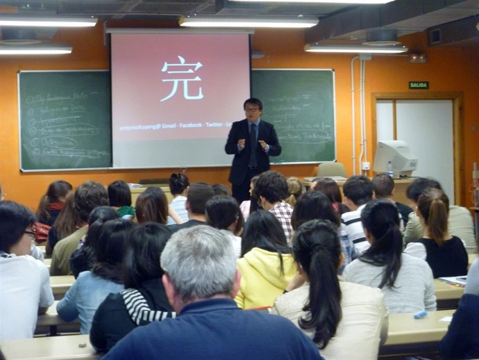 Taller Sobre Los Mitos De Los Ciudadanos Chinos En España