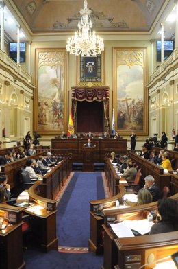 Paulino Rivero Interviniendo En El Parlamento Canario