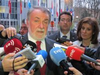 Mayor Oreja dice que "es pronto" para conocer la decisión sobre el Eje 16