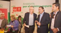 Griñán defiende la agricultura andaluza y critica a la derecha por ver en esta tierra "mano de obra barata"