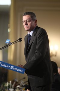 Gallardón afirma que Asturias no saldrá de la crisis "enrocándose" y "dando la espalda" al Gobierno nacional