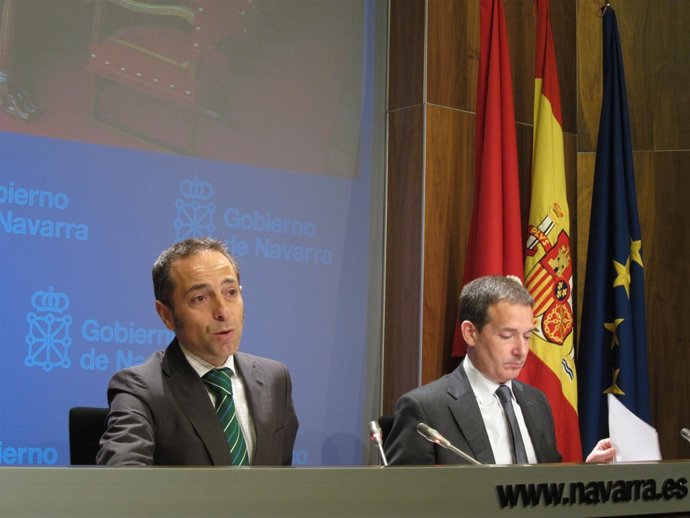 Los Consejeros Juan Luis Sánchez De Muniáin Y Anai Astiz.