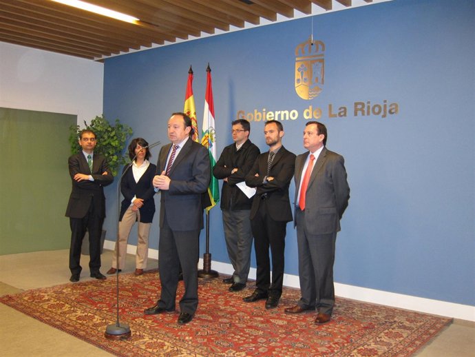 Sanz Reunido Con Cluster Del Vino