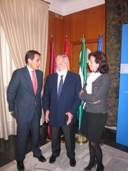 El Ministro Arias Cañete Con Nieto Y Ceballos En El Ayuntamiento De Córdoba