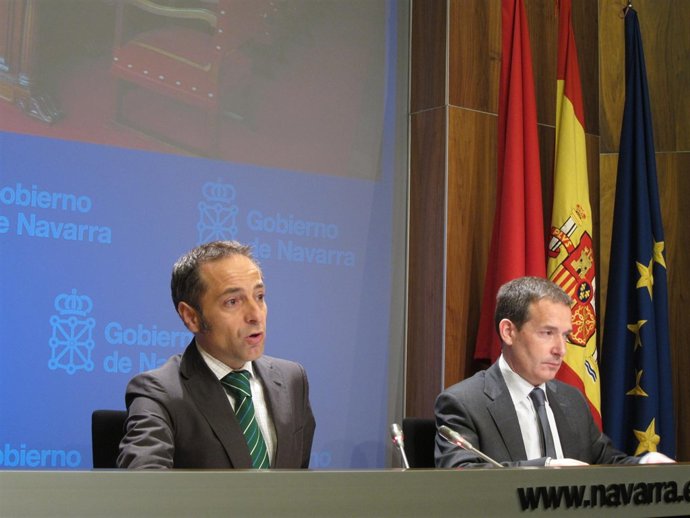 Los Consejeros Juan Luis Sánchez De Muniáin Y Anai Astiz.