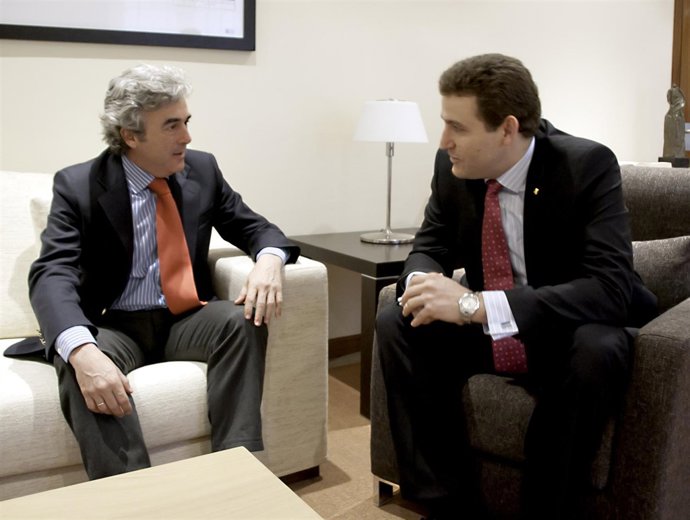 Leandro Esteban Y Caja Rural