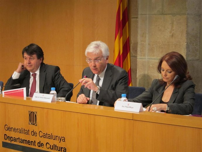 El Conseller De Cultura, F. Mascarell, Con El Secretario X. Solà