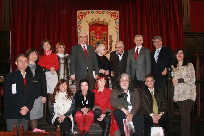 Paulino Plata, Con Autoridades Y Participantes En El Día Mundial De La Poesía.