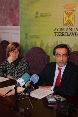 El Alcalde Y La Concejala De Hacienda, En Rueda De Prensa