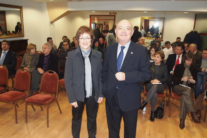 Alcaldesa De Alfaro, Yolanda Preciado, Y El Presidente De La FER, Julián Doménec